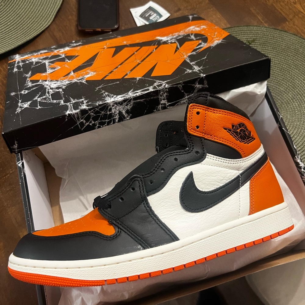 Nike Air Jordan 1 Box in Black and Orange